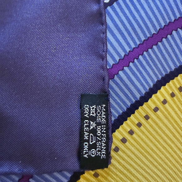 LNWT: Hermes 90 Silk Scarf with box and tag - Picture 8 of 16